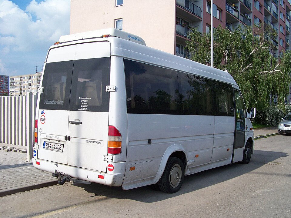 Thuê xe 9 chỗ Limousine Dcar